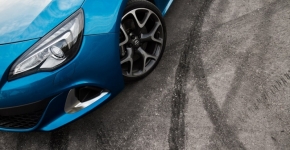 Opel Astra OPC "Navy Blue"